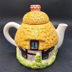 Vintage Cottage-Style Ceramic Teapot Thatched Roof Design & Chimney Lid VL4011